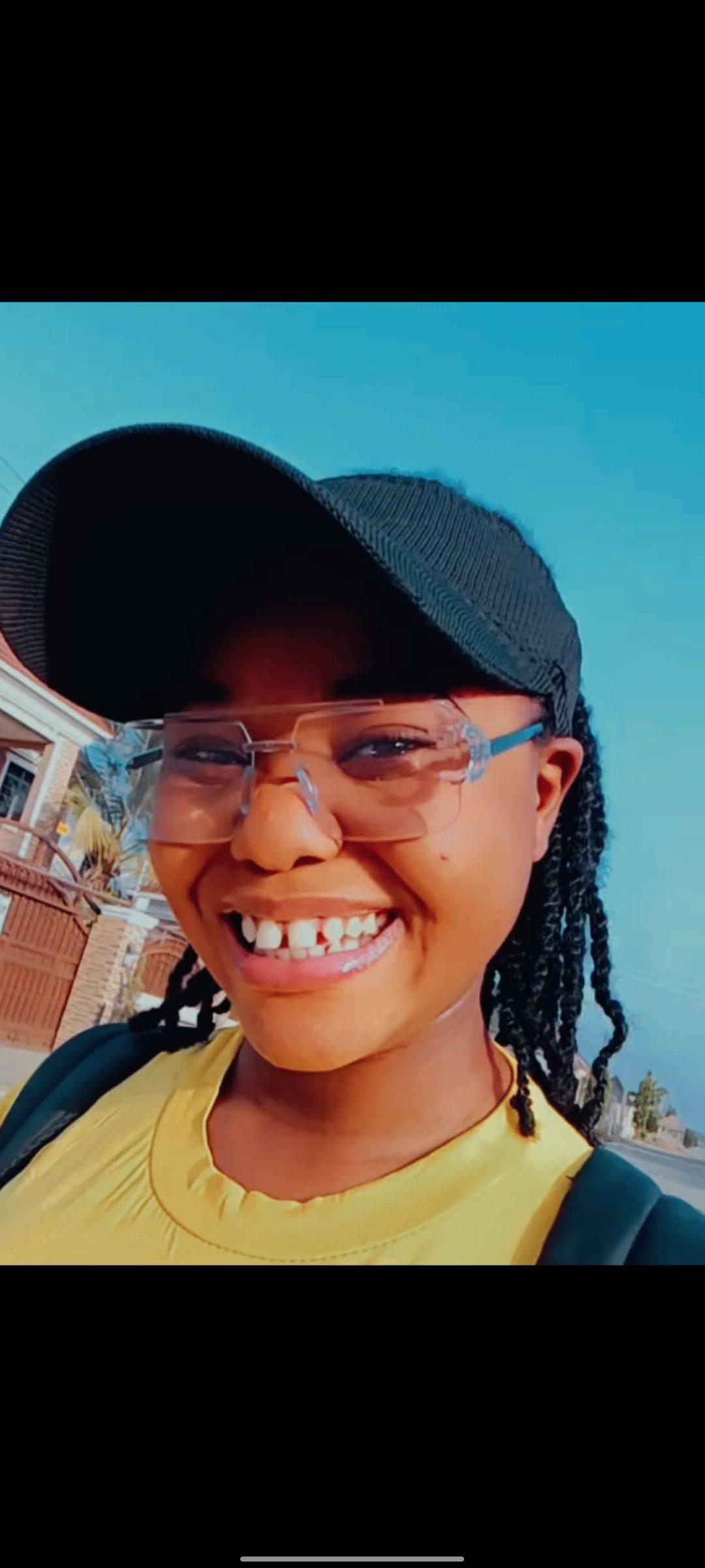 Happy Thursday
#lekeelekee#yellowvibe#smiles#viral