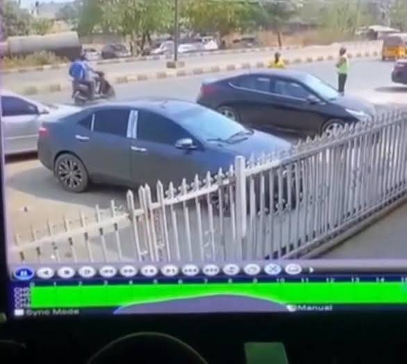 VIDEO: Man Battles With Armed Robbers, Shoot One As Police Launch Manhunt.
The Nigeria Police Force...