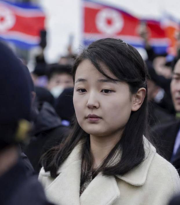 "North Korea shocker:
Kim Jong Un reportedly choosing his teenage daughter as future leader. Kim J...
