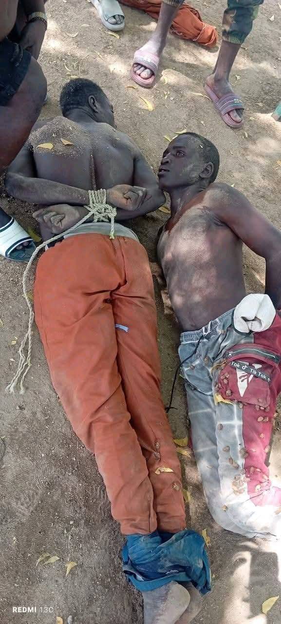 BOOM ๐ฅ
Cameroon Military captured ISWAP fighters fleeing from Nigerian Military onslaught in Banki...