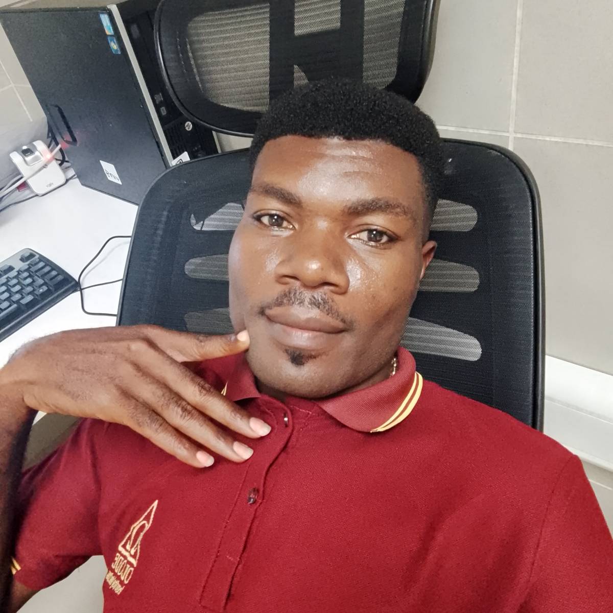 This is over a month, I am still looking for someone that his/her post attracts 1k comments on #Leke...