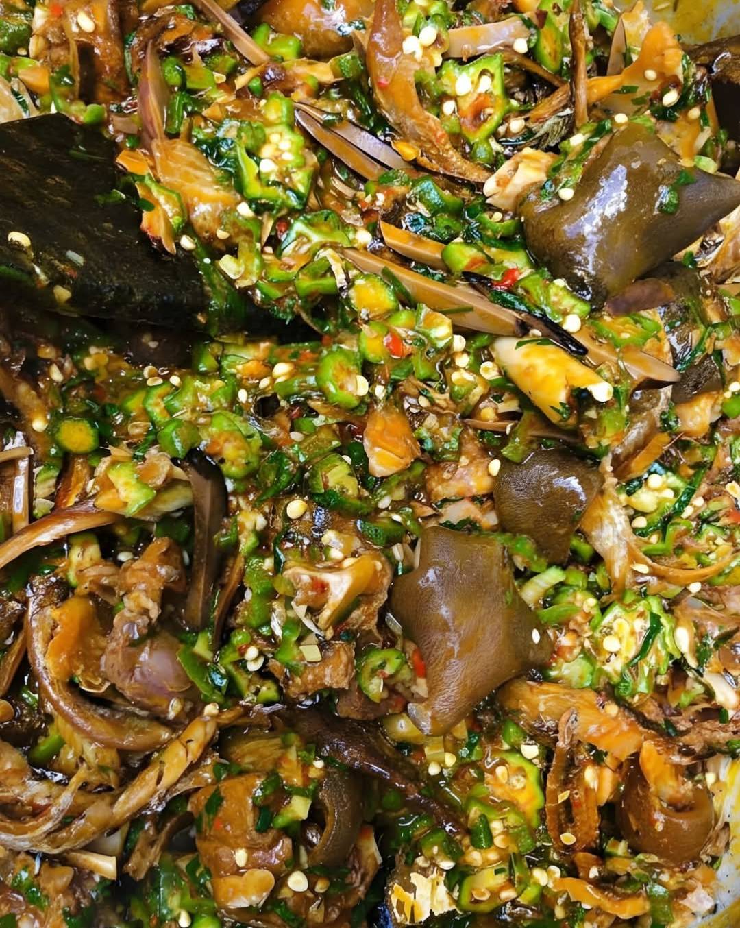 Lunch is ready
Come with any swallow of your choice
This soup or 5k