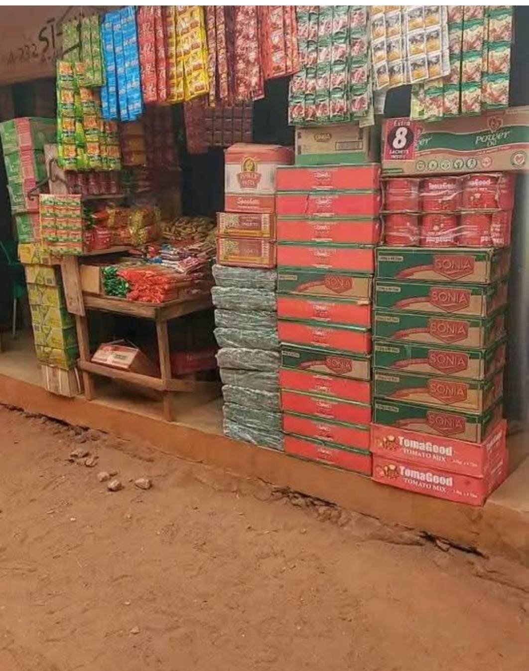 As a customer, tell me one thing that attracts you to a shop for purchase.