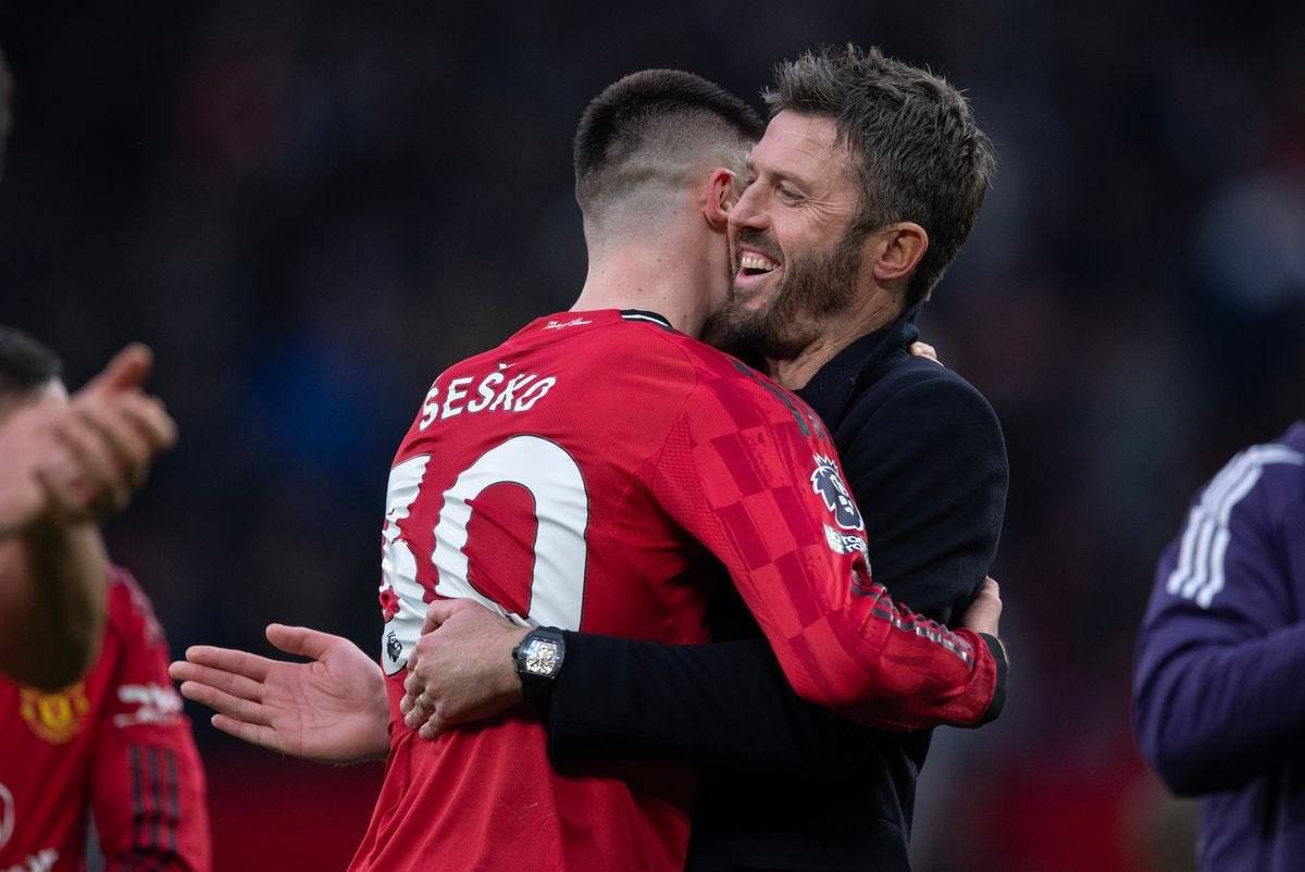 🚨🗣️ Gary Neville: “For Sesko now, I think he STARTS on Sunday against Crystal Palace.
“His confide...