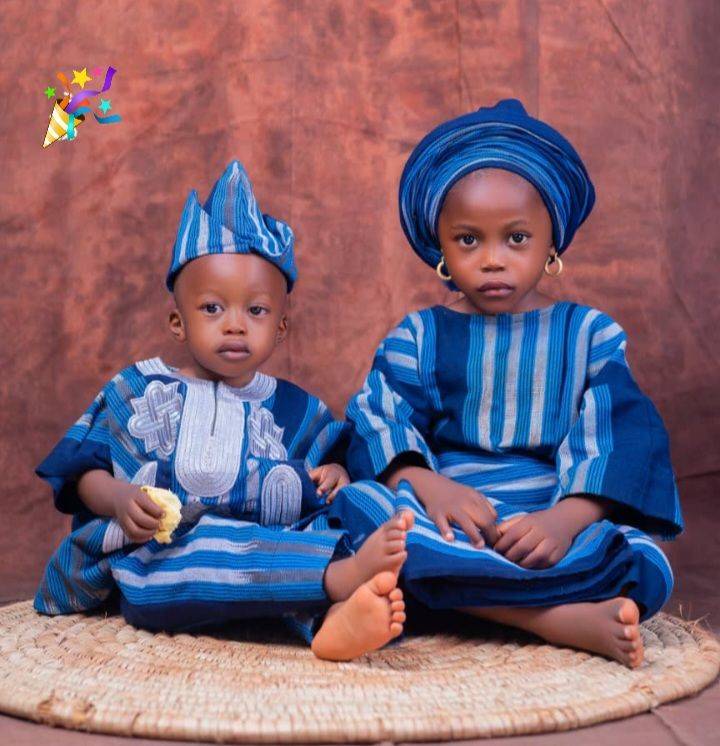 Studio captured. 

Which ethnic attire in Nigeria is this?