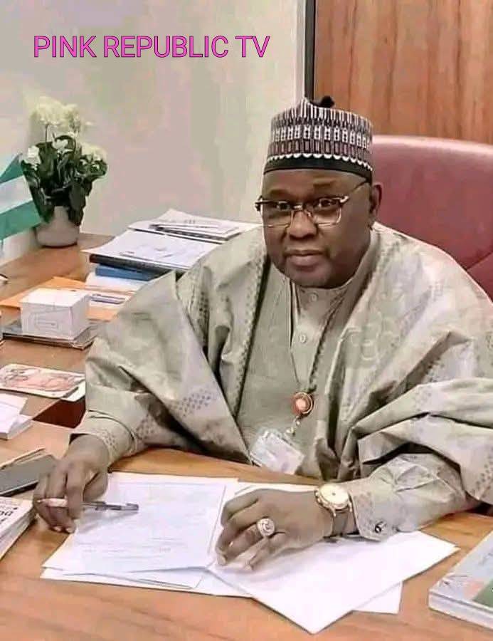 https://pinkrepublic12.blogspot.com/2026/04/former-kaduna-senator-kwari-dumps-apc.html?m=1