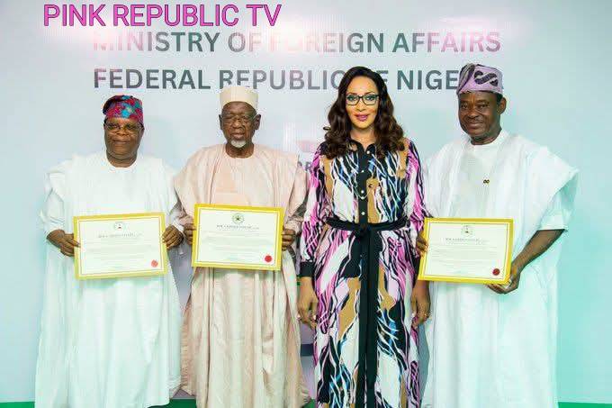 https://pinkrepublic12.blogspot.com/2026/04/nigeria-presents-letters-of-credence-to.html?m=1