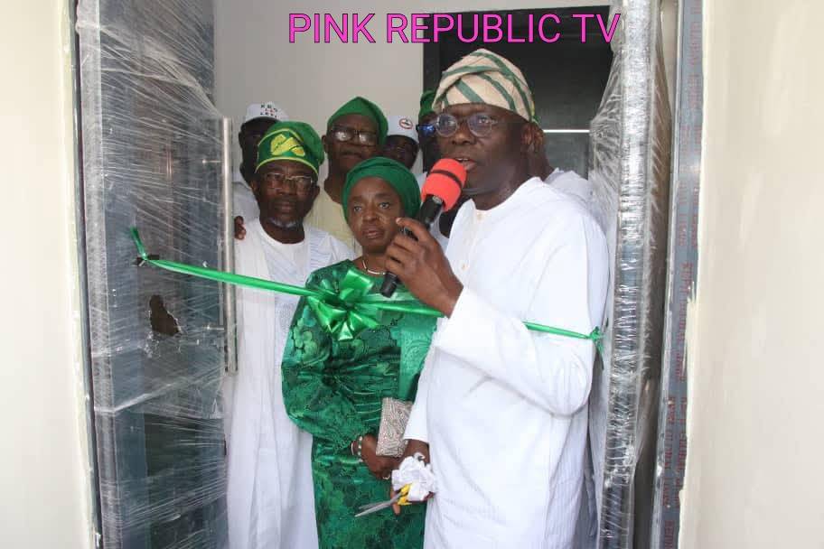 https://pinkrepublic12.blogspot.com/2026/04/gov-sanwo-olu-unveils-new-community.html?m=1