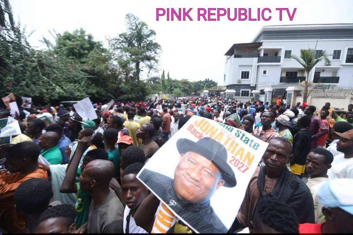 https://pinkrepublic12.blogspot.com/2026/04/nigeria-is-dying-save-it-thousands-of.html?m=1