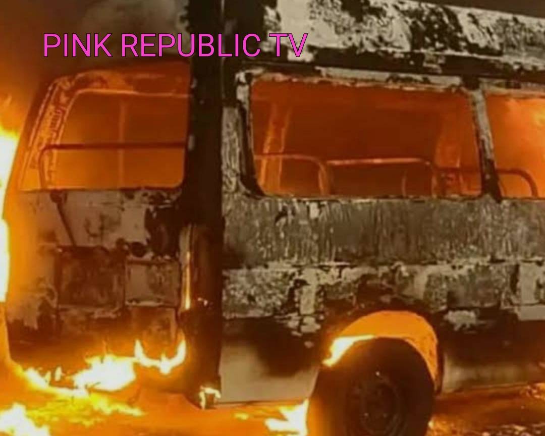 https://pinkrepublic12.blogspot.com/2026/04/minibus-taxi-fire-on-zimbabwe-highway.html?m=1
