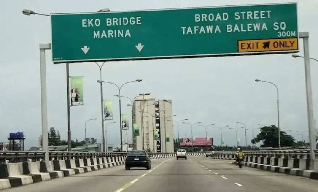 Lagos State Government has announced a six-week shutdown and traffic diversion on the Apongbon Bridg...