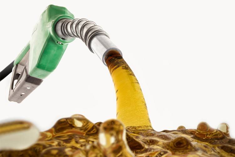 JUST IN: Dangote Refinery slashes petrol price to N774 per litre