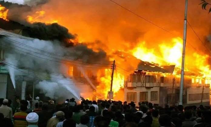 Another fire outbreak has erupted at Kano’s popular Singer Market, destroying shops in the Gidan Gla...
