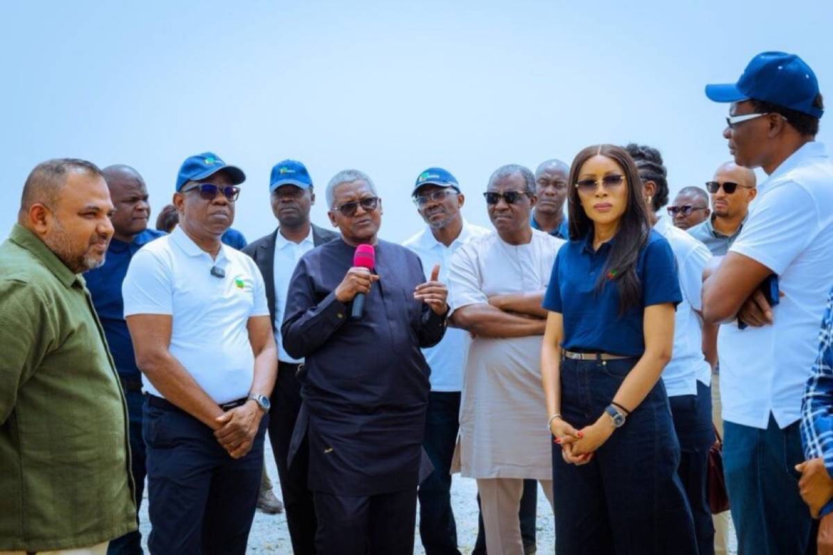 Nigerians ๐ณ๐ฌ will soon be able to buy shares in Dangote refinery.
~ Aliko Dangote says