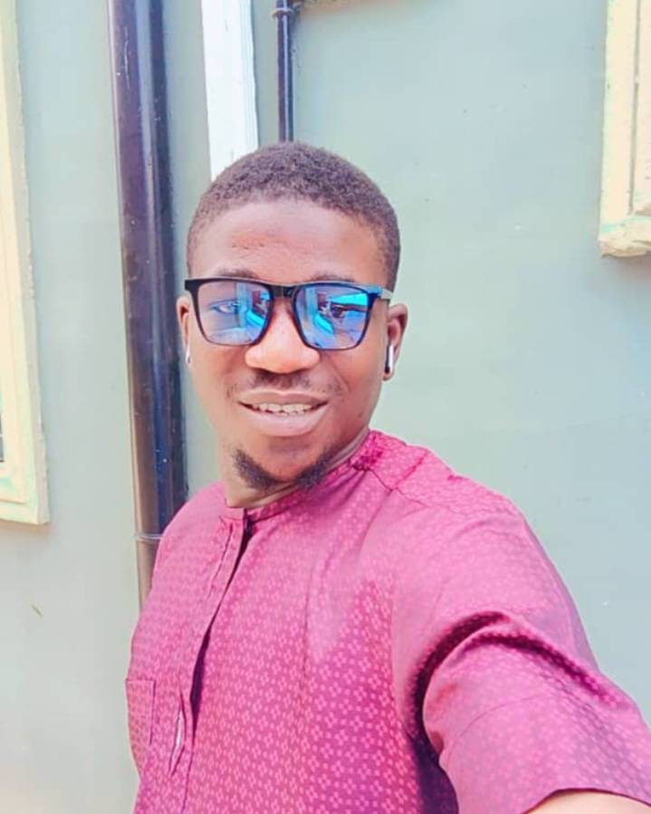 Am new here, who will show me Around #LekeeLekee