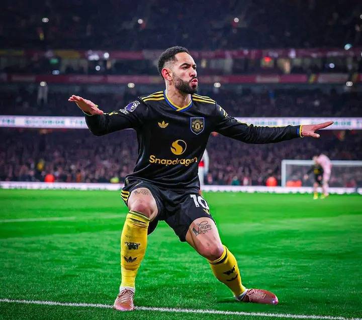 The dance says it all.... There's only one United...GGMU!💪