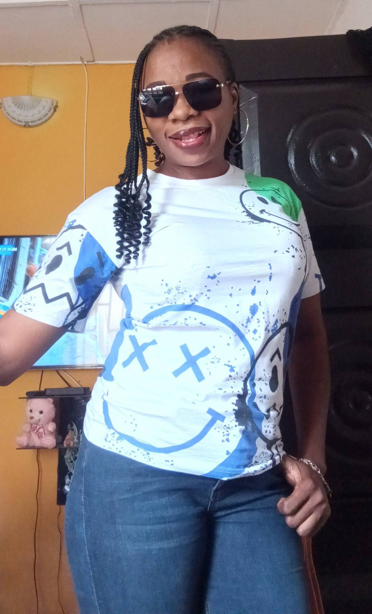 Positive vibes always.
Happiness is free 😜😘