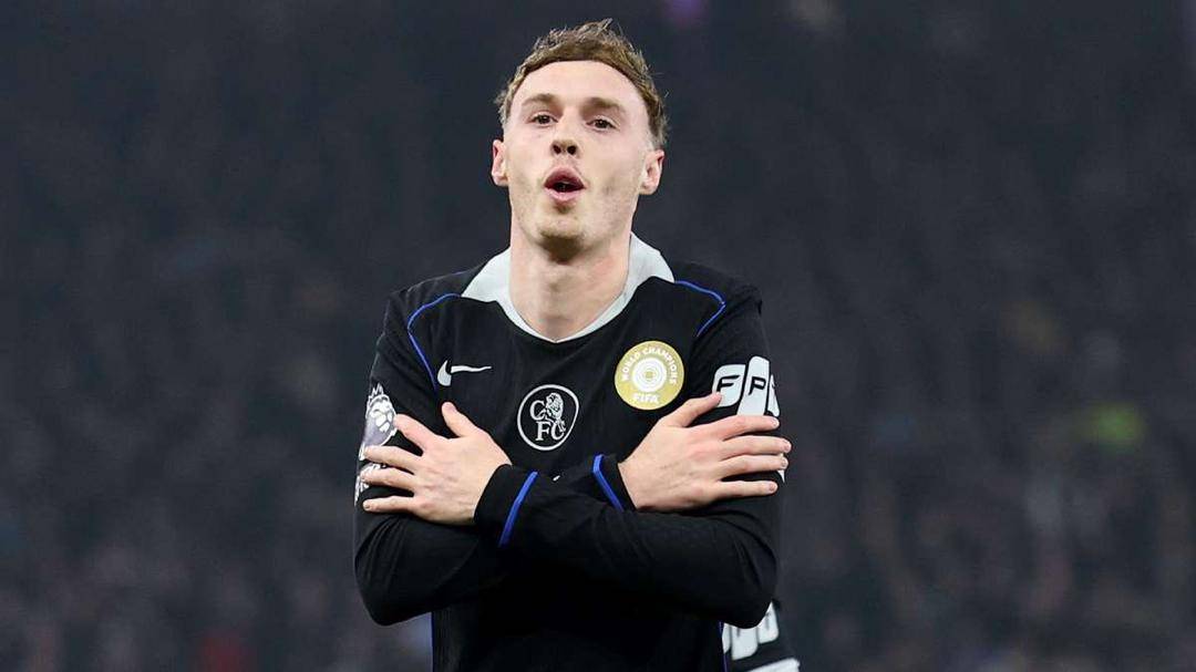 🚨🗣️ Patrice Evra on Cole Palmer to Manchester United:
“He's signed a BIG contract with Chelsea so...
