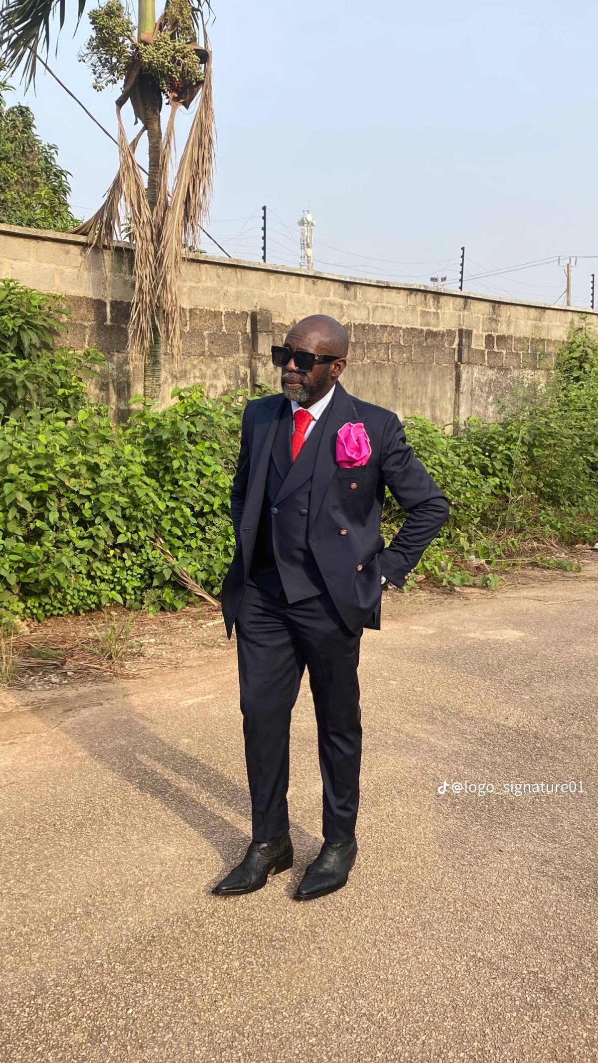 Class is in the details.
A well-tailored double-breasted suit speaks confidence before you even say...