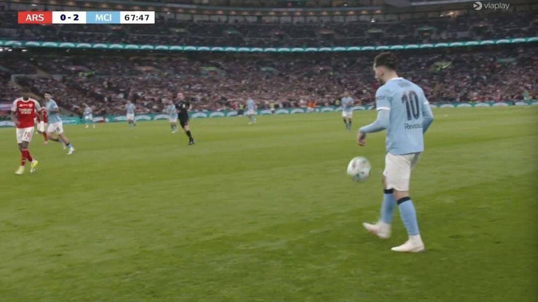📸 - Cherki is juggling with the ball in front of his opponent.

THIS IS AURA!