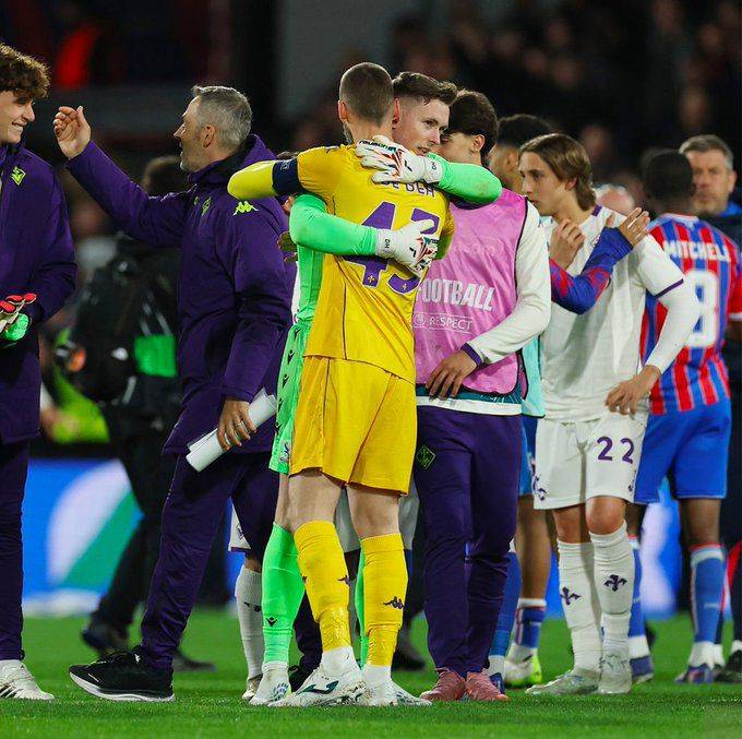 ๐จ๐ธ | David De Gea and Dean Henderson REUNITED at full-time after Crystal Palace faced Fiorentina....