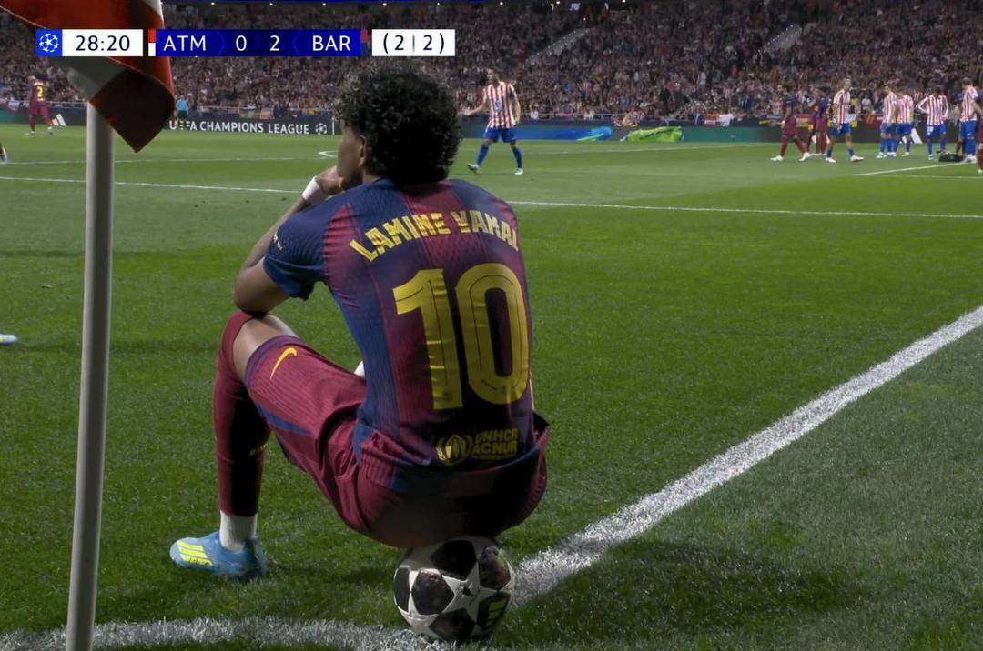 ๐จ Lamine Yamal is chilling on the ball after already producing 1 goal + 3 key passes in 30 minutes....
