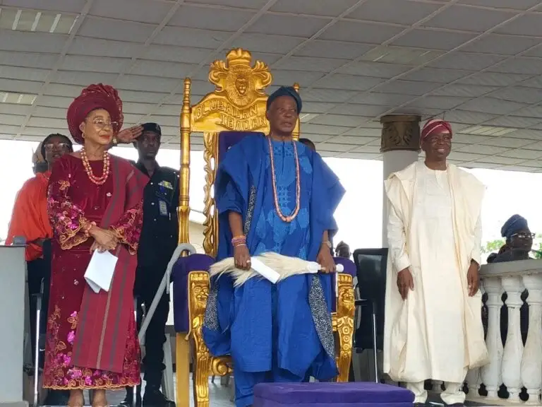 Olubadan Unveils Ibadan Community Guard.
The Olubadan of Ibadanland, Oba Rasidi Ladoja, on Tuesday...
