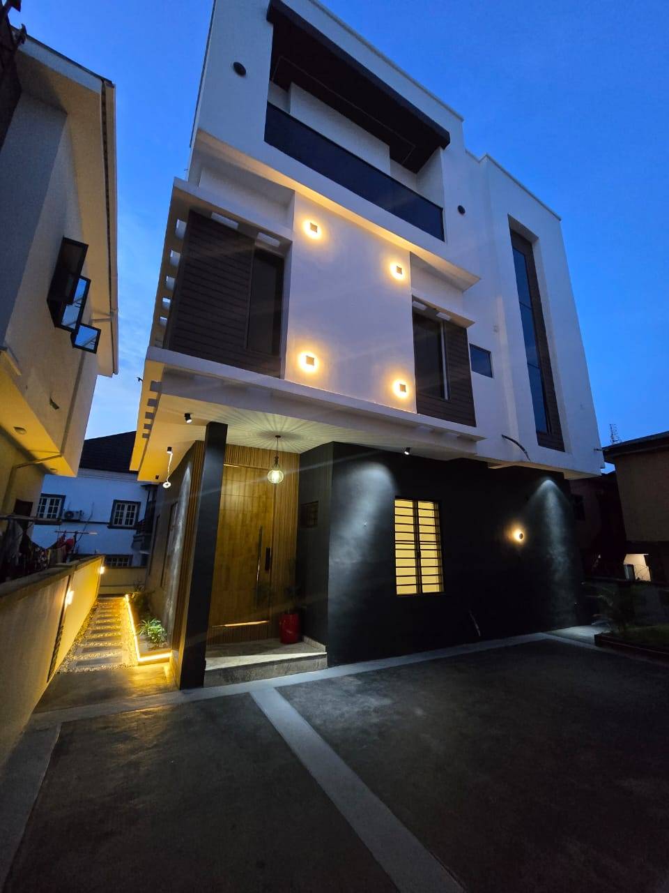 *Magodo Gra Phase Two.*
*For Sale* : Tastefully Built 4bedroom Fully Detached Duplex with BQ at Mag...