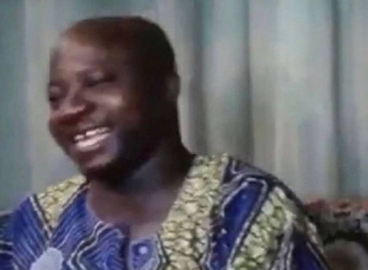 "Please stop texting my babe"
Any day I go tell my fellow guy this thing, make God take my l!fe ๐...
