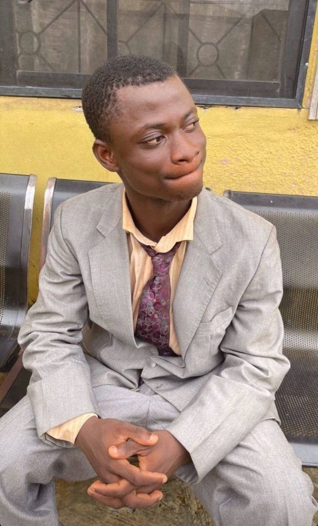 Bank attendant: Sir how can we help you
Me: Attend to others i no dey rush