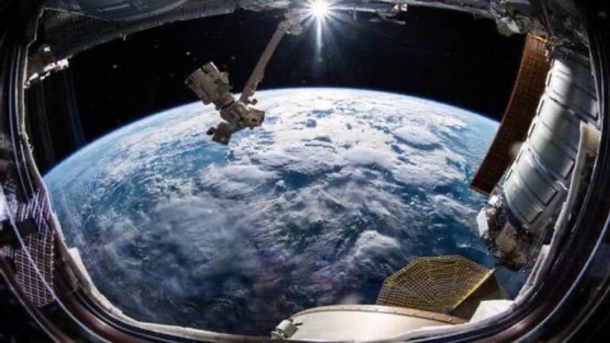 Once again, the Earth is not FLAT.