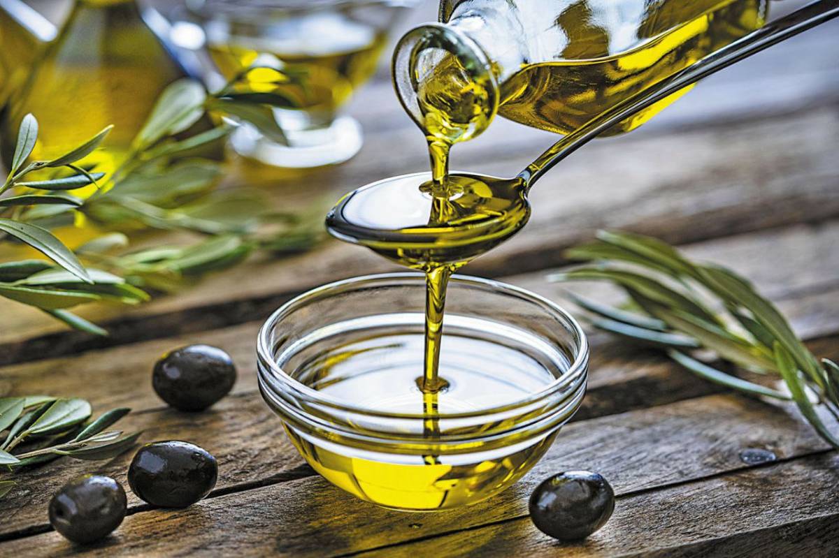 ๐ฅ Just one tablespoon of oil provides 120 calories, the same amount as 370 grams (13 ounces) of s...
