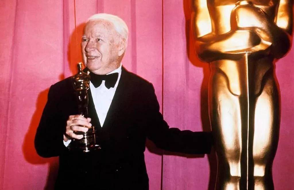 I BET YOU DIDN'T KNOW THISππ
ππΌ π© The longest standing ovation at the Oscars was in 1972 when...