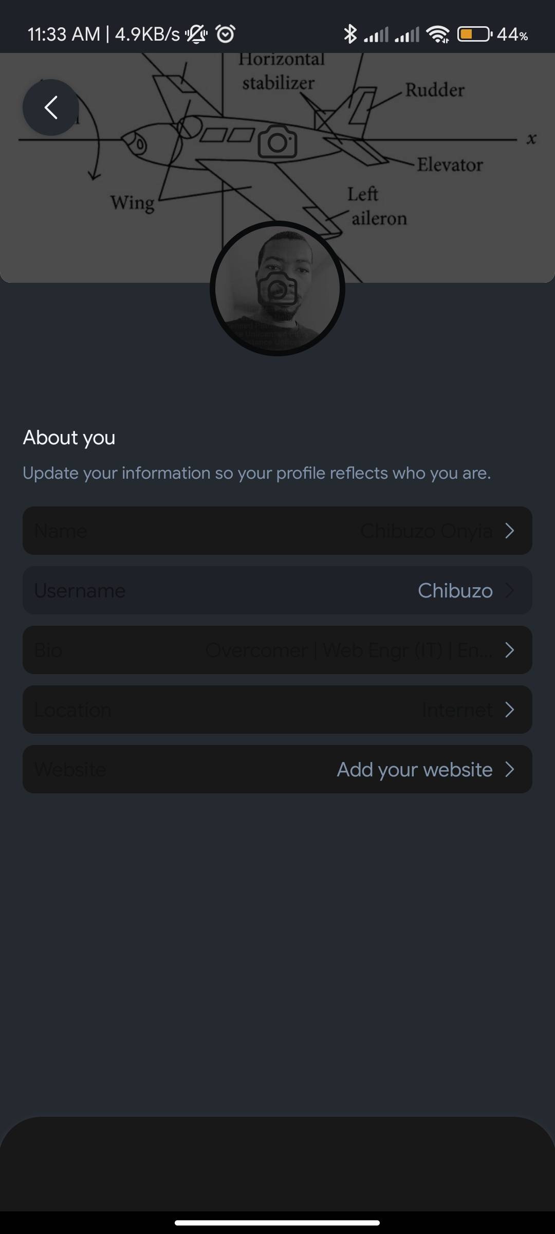 Hi @charlie_pyper
See what I found in dark mode when I tried to make an edit in my about section, i...