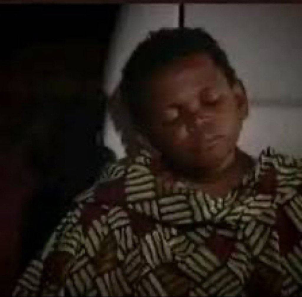 I don wake up early again... up and hungry 😢