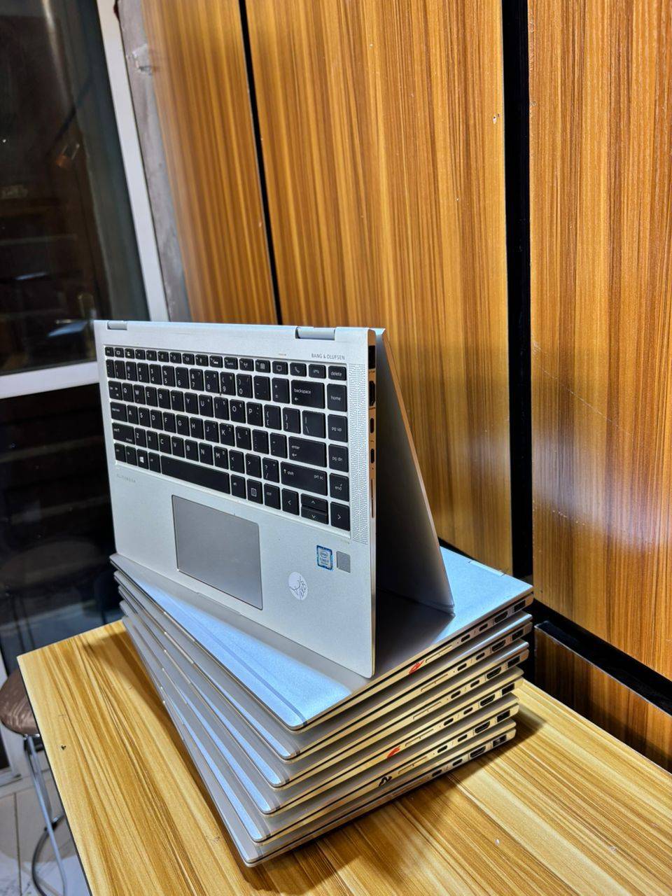 Hp elitebook 1040 g6 x360 intel core i7 512gbssd/16gb touchscreen keyboard light face-id 8th genera...