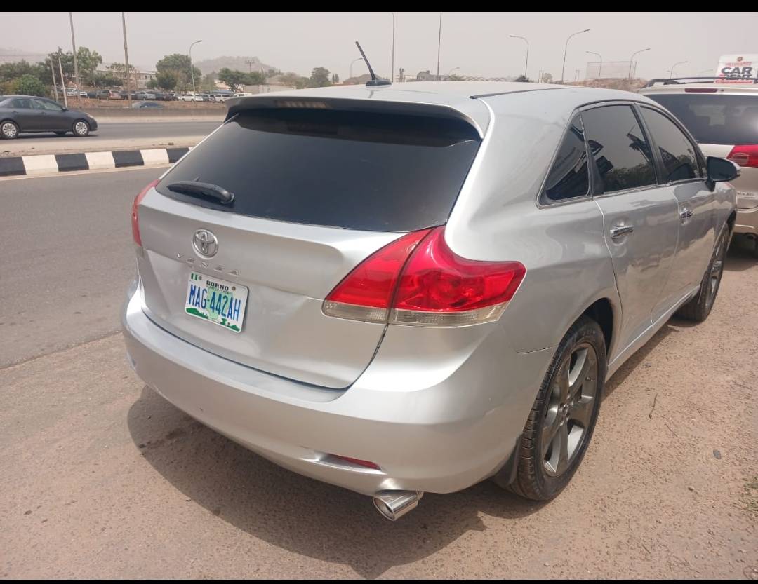 2010 model Toyota venza with untampered V6 engine and push to start button here in Abuja