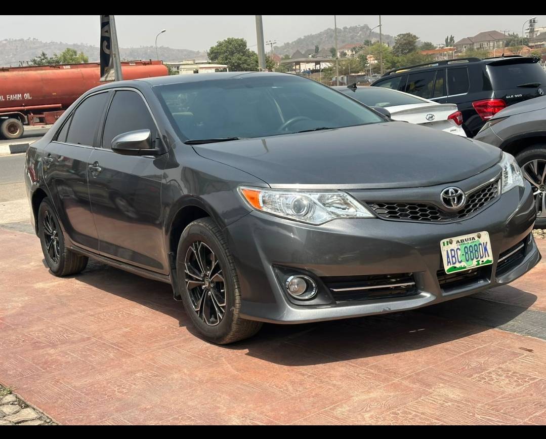 2013 Toyota Camry located in gwarimpa Abuja for sale at 11 million naira.
