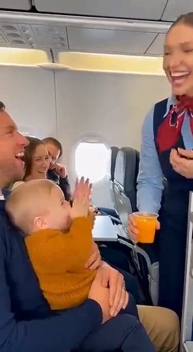 This Airplane Moment... ❤️👶

#FunnyBaby 😂#AirplaneMoment ✈️#FlightAttendant 👩‍✈️