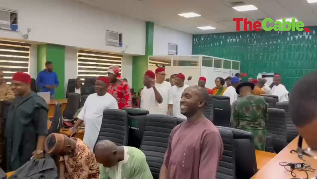 VIDEO: After leaving plenary over the Electoral Act amendment, opposition representatives yell "APC...