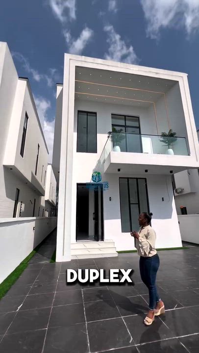 Experience modern living at its finest in this beautifully crafted contemporary home, a 5 Bedroom De...