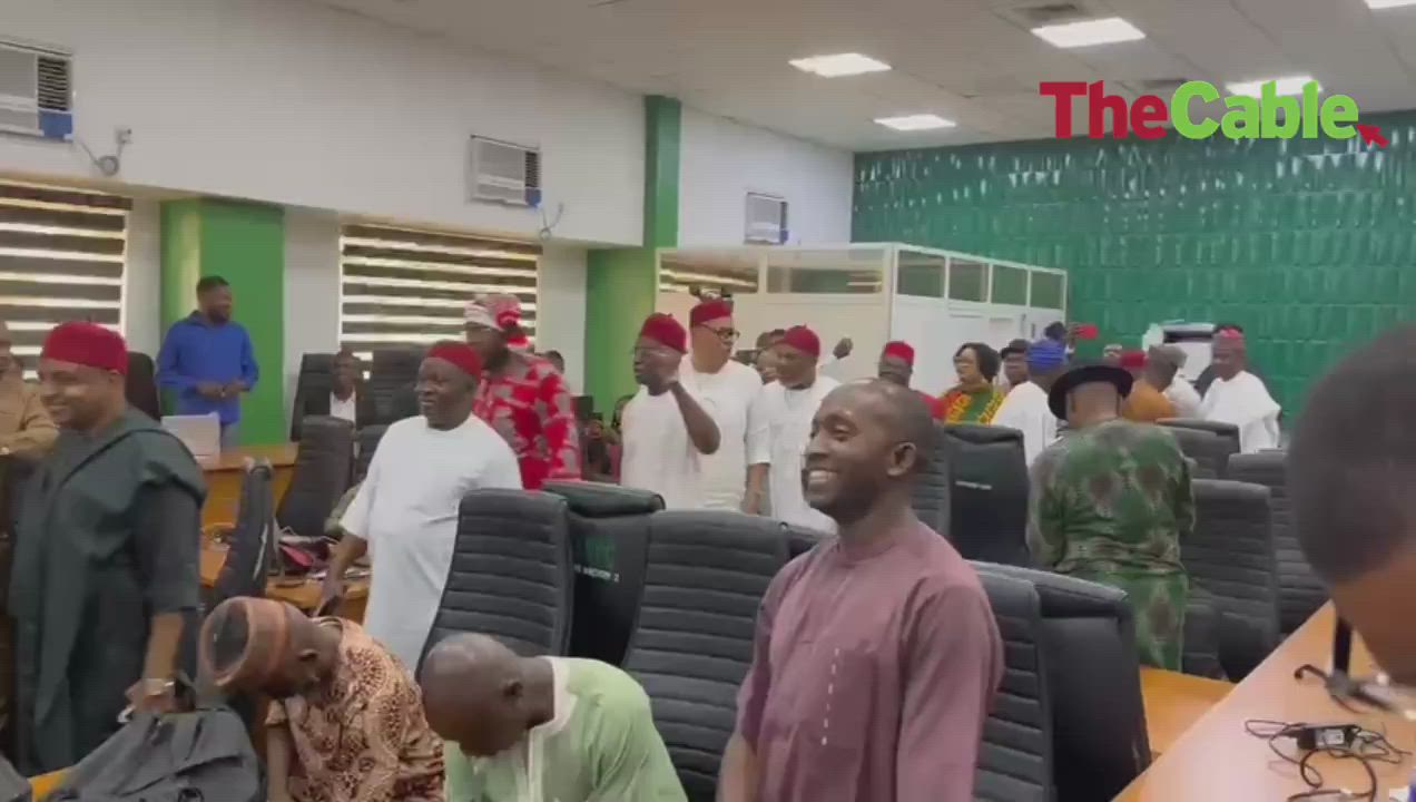 Opposition reps shout ‘APC ole’ after walking out of plenary over Electoral Act amendment