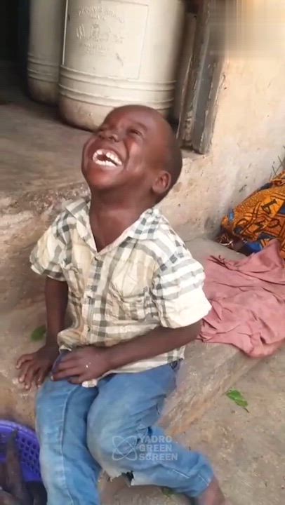 What is he laughing at ? #Trending #LekeeLekee