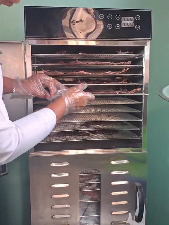Day 4 of how KiLiShi is made 
Meat into the  dehydrator 
#howkilishiismade 
#wilnnakilishi 
#Tre...