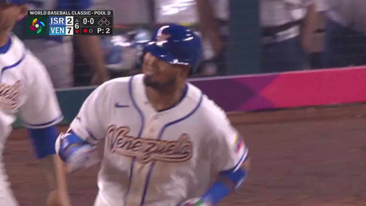 #LuisArraez's second home run for Team #Venezuela🇻🇪 lit up the party at the stadium ⚾🔥

Venezuela...