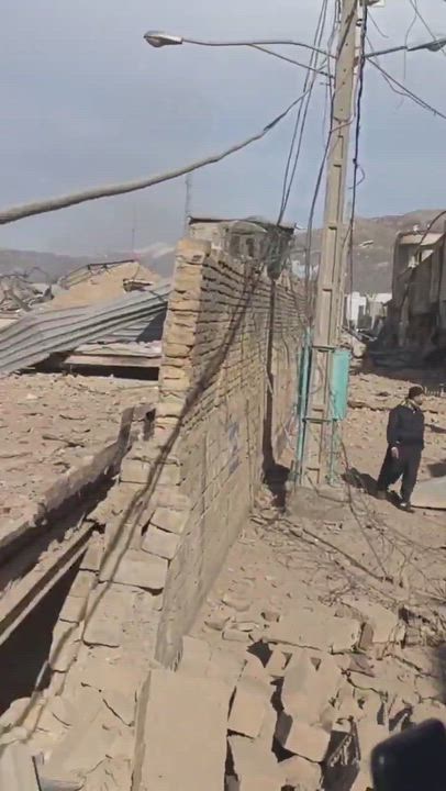 Islamic Revolutionary Guard Corps base OBLITERATED in Baneh, Iran.





#Trending #LekeeLekee...