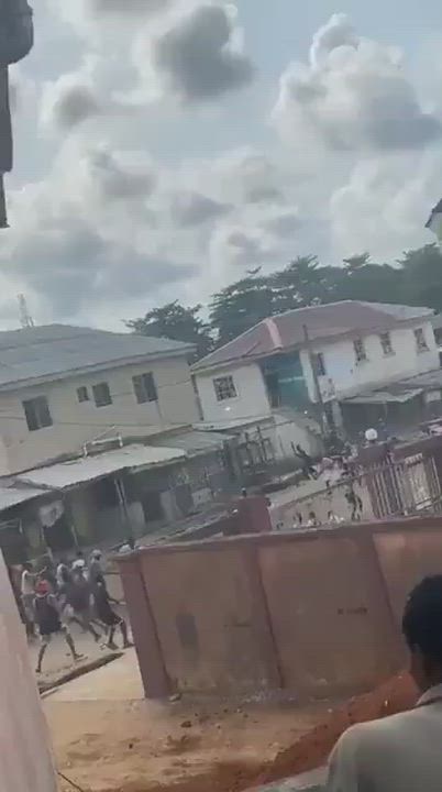 Ongoing chaos in Lagos Ojo, Iyana-yesi, on the road to Igbede. Hard to believe this is happening in...