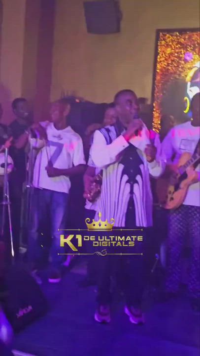 K1 De Ultimate was performing on stage when Burna Boy walked in.
K1 instantly switched it up and sta...