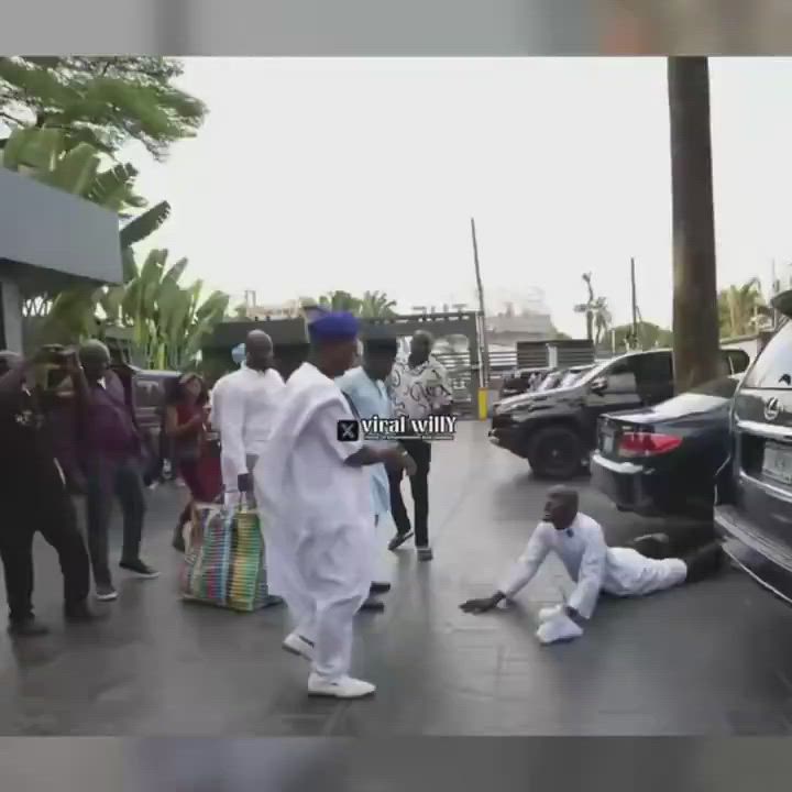 The Moment Carterefe saw K1 De Ultimate, he immediately left the people he was chatting with and wen...