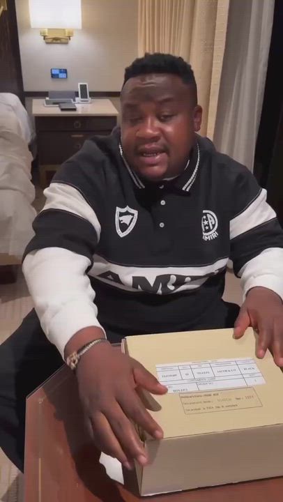 Cubana chiefpriest just acquired multimillion wristwatch ⌚️ from Jacobs and Co 

He got sure predic...